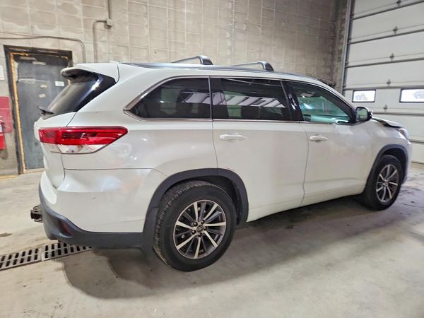 2017 TOYOTA HIGHLANDER