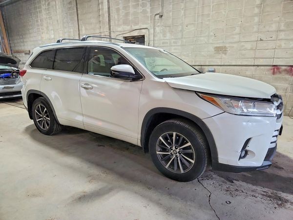 2017 TOYOTA HIGHLANDER