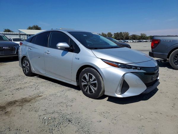 2018 TOYOTA PRIUS Plus/Premium/Advanced