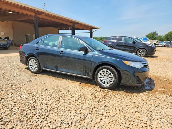 2012 TOYOTA CAMRY — Passenger 3/4