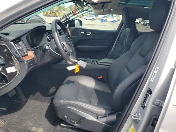 2024 VOLVO XC60 Plus Dark