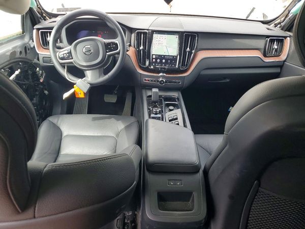 2024 VOLVO XC60 Plus Dark