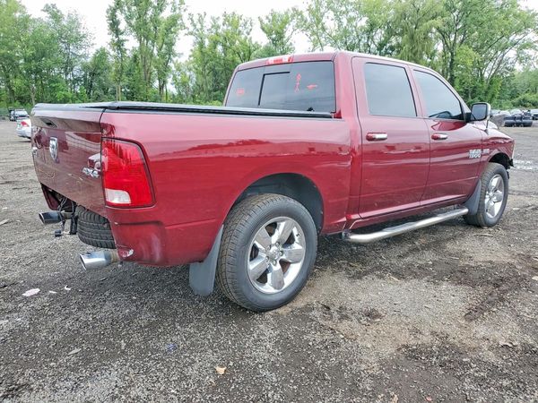 2016 RAM 1500 SLT CREW CAB 4X4