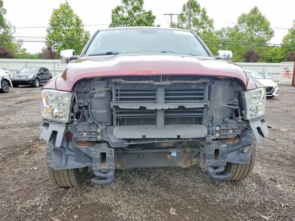 2016 RAM 1500 SLT CREW CAB 4X4