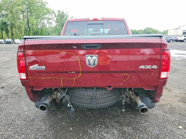 2016 RAM 1500 SLT CREW CAB 4X4