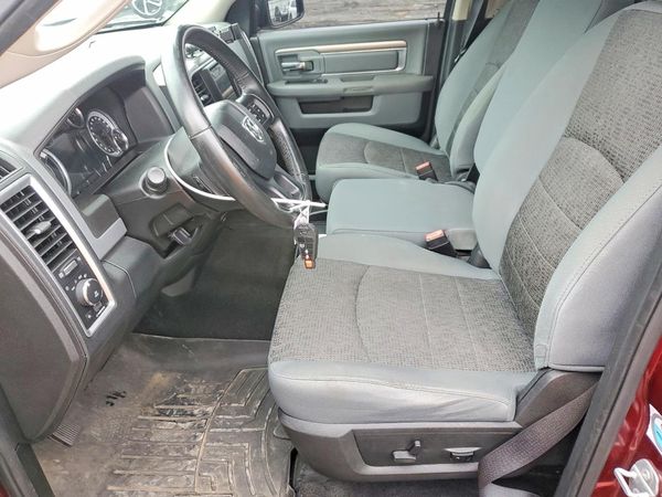 2016 RAM 1500 SLT CREW CAB 4X4