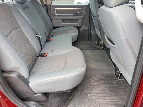 2016 RAM 1500 SLT CREW CAB 4X4
