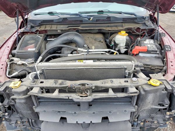 2016 RAM 1500 SLT CREW CAB 4X4