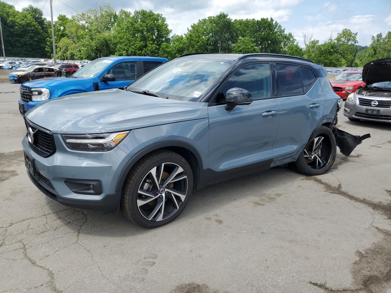 2022 VOLVO XC40