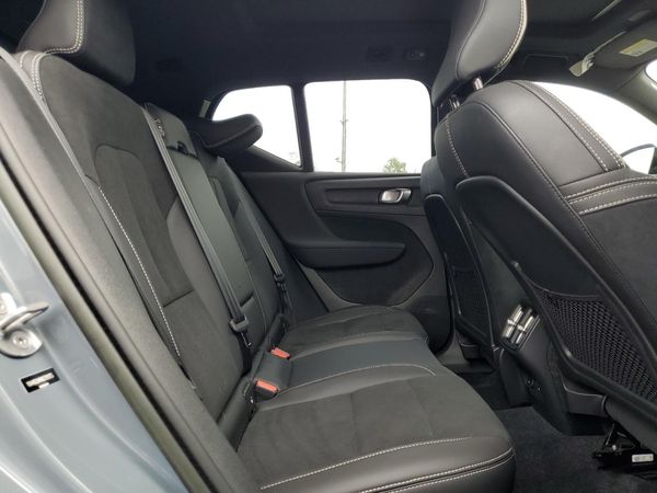 2022 VOLVO XC40