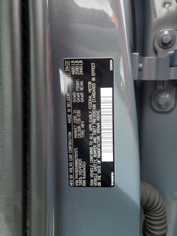 2022 VOLVO XC40