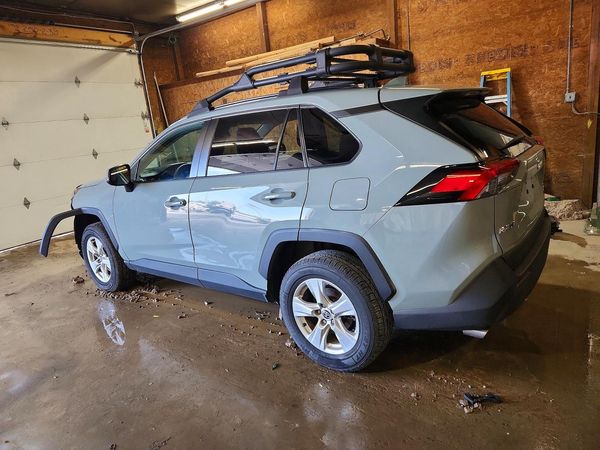 2021 TOYOTA RAV4 XLE