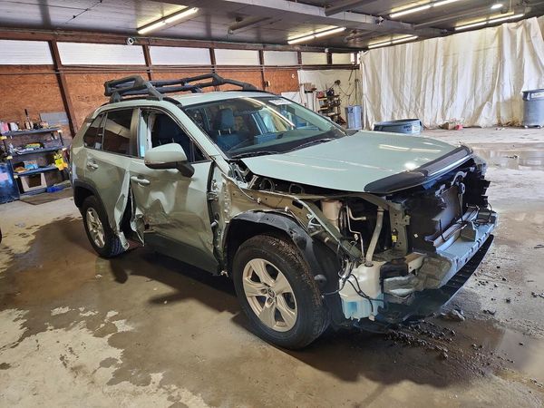 2021 TOYOTA RAV4 XLE