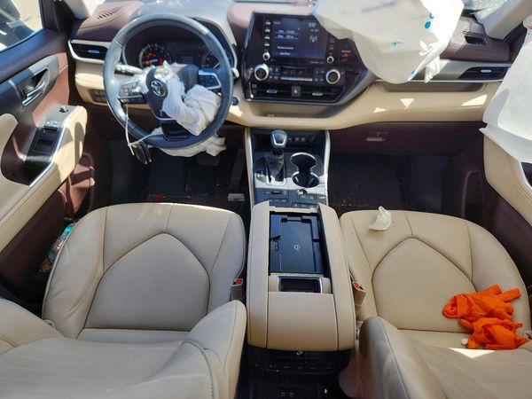 2021 TOYOTA HIGHLANDER XLE