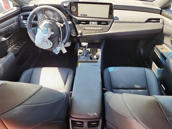 2025 LEXUS ES300 300h Premium — CKPT