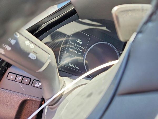 2025 LEXUS ES300 300h Premium — ODOM