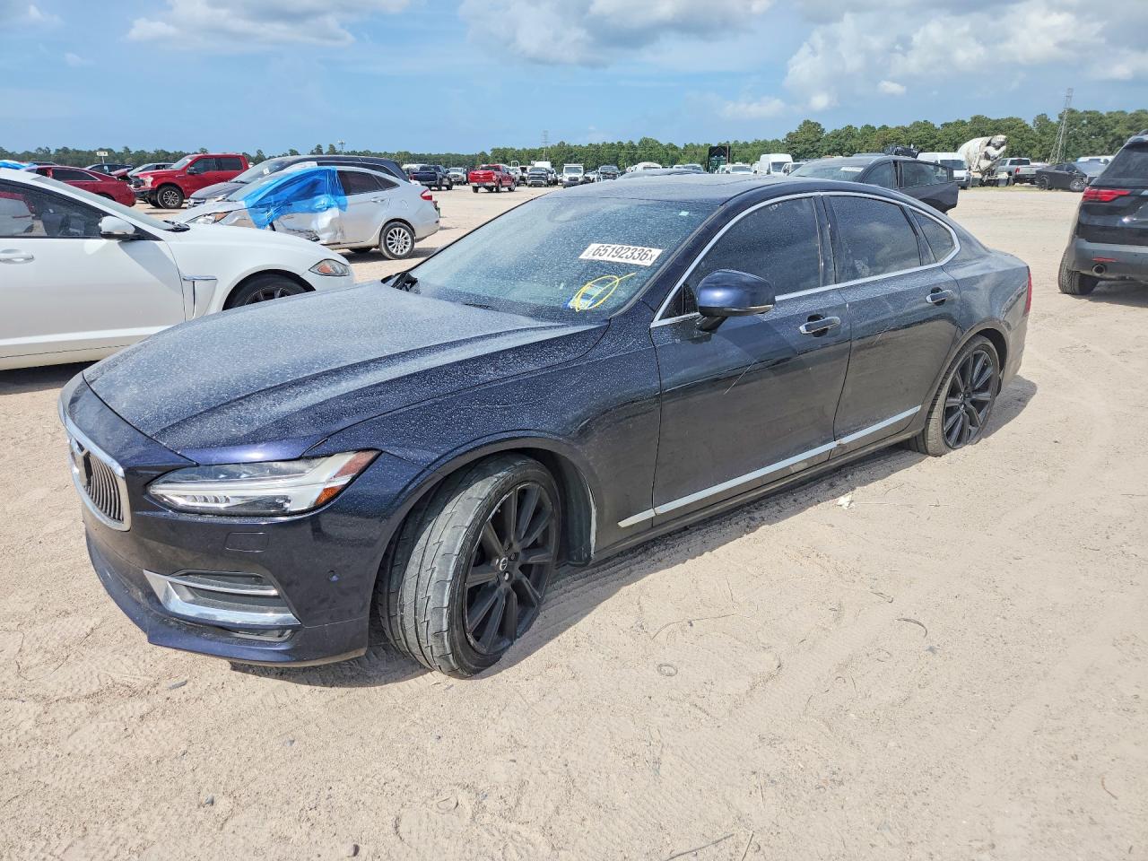 2017 VOLVO S90