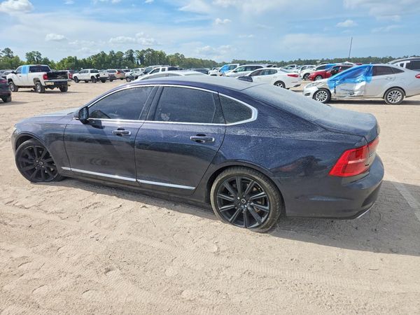 2017 VOLVO S90