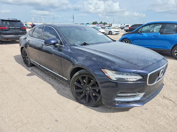2017 VOLVO S90