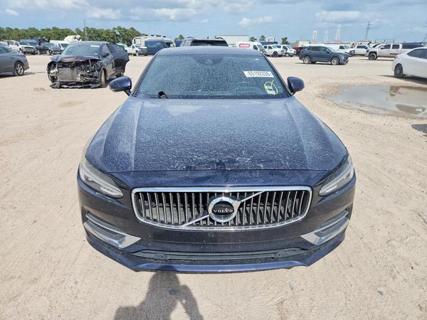 2017 VOLVO S90