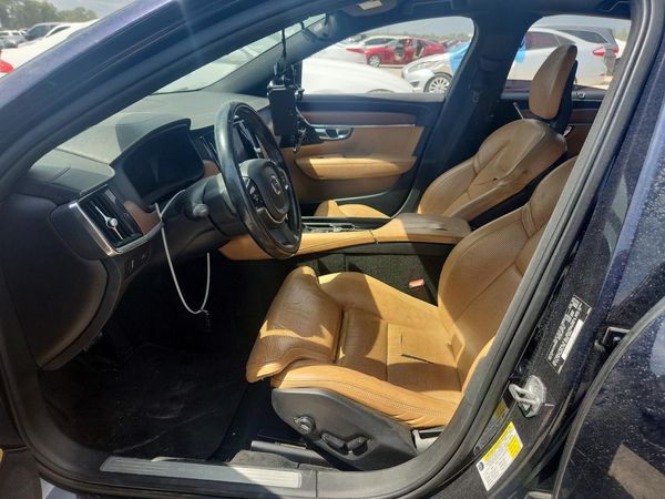 2017 VOLVO S90