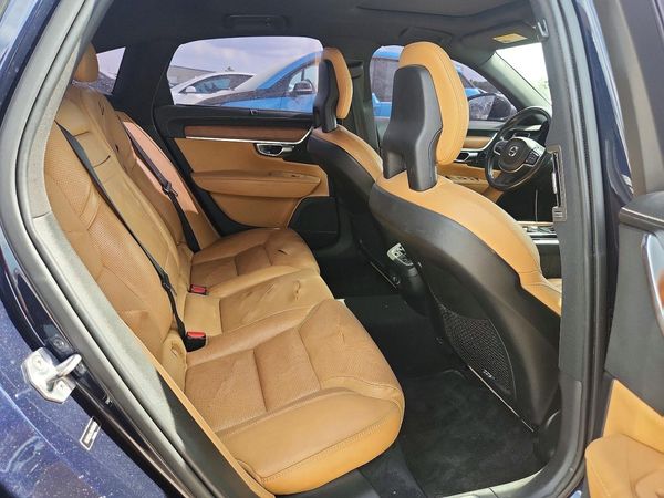 2017 VOLVO S90