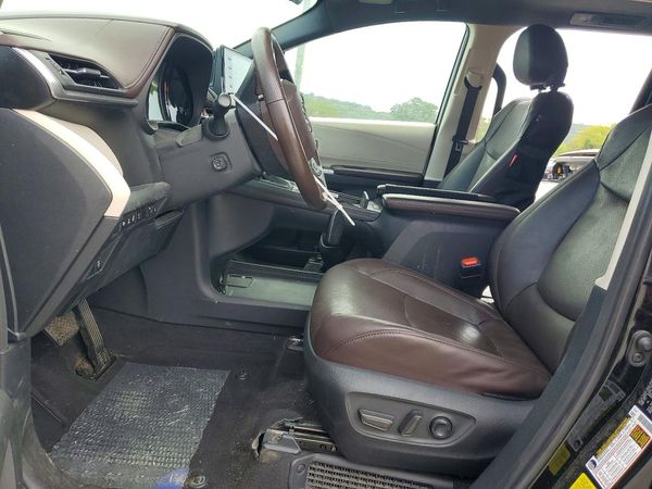 2023 TOYOTA SIENNA Platinum