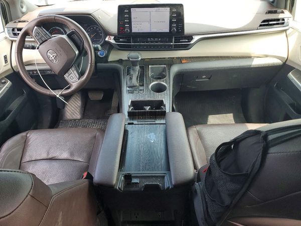 2023 TOYOTA SIENNA Platinum