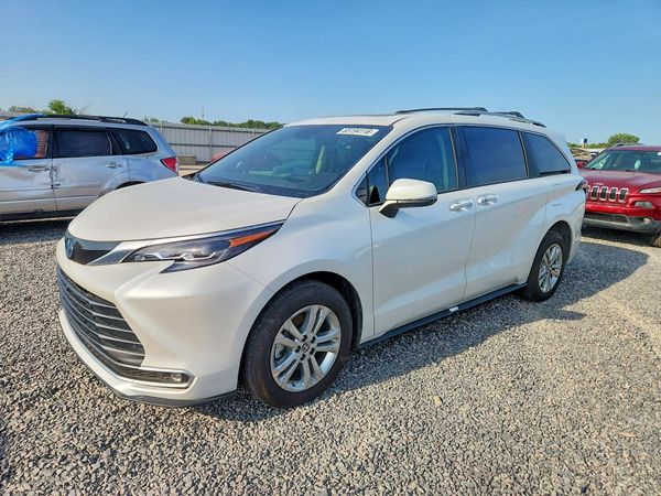2024 TOYOTA SIENNA