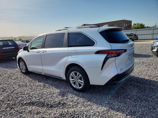 2024 TOYOTA SIENNA