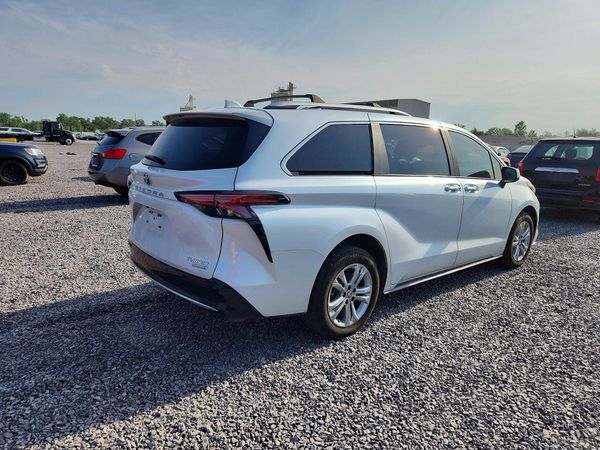 2024 TOYOTA SIENNA