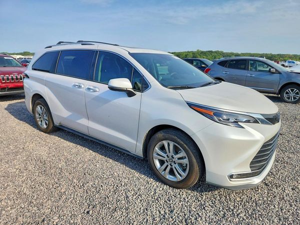 2024 TOYOTA SIENNA