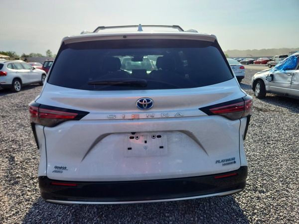 2024 TOYOTA SIENNA