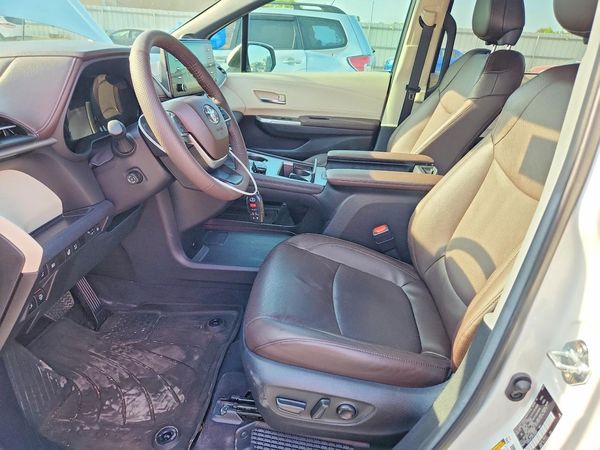 2024 TOYOTA SIENNA