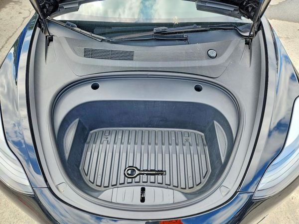 2023 TESLA 3
