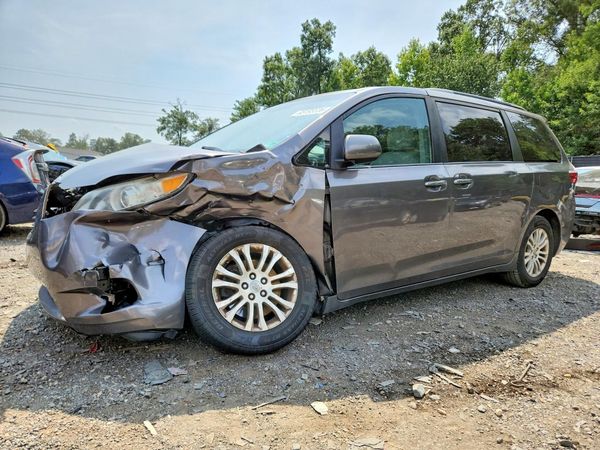 2016 TOYOTA SIENNA