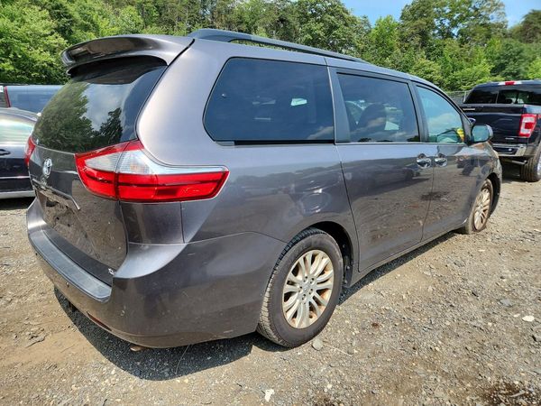 2016 TOYOTA SIENNA
