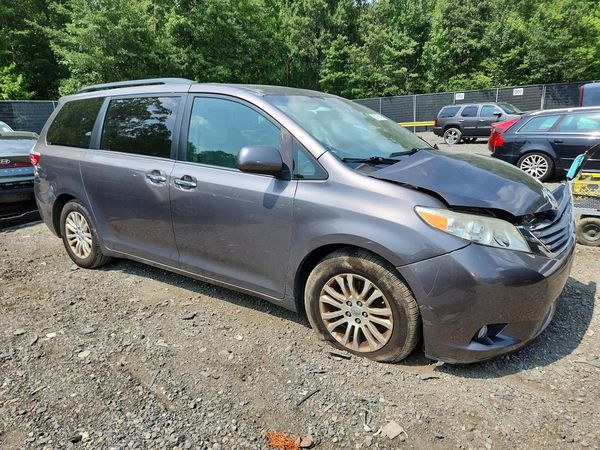 2016 TOYOTA SIENNA