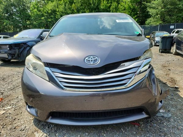 2016 TOYOTA SIENNA
