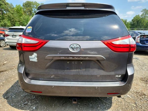2016 TOYOTA SIENNA