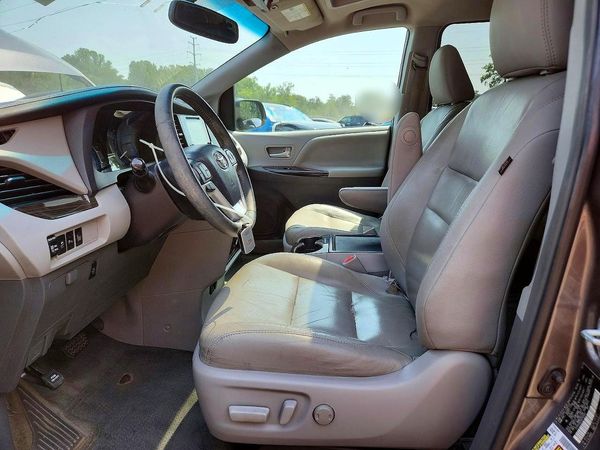 2016 TOYOTA SIENNA