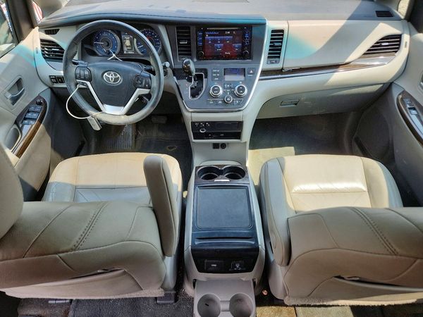 2016 TOYOTA SIENNA