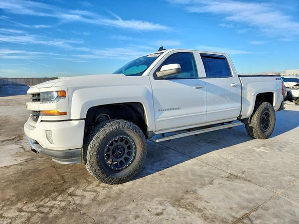 2018 CHEVROLET SILVERADO LT — Front 3/4