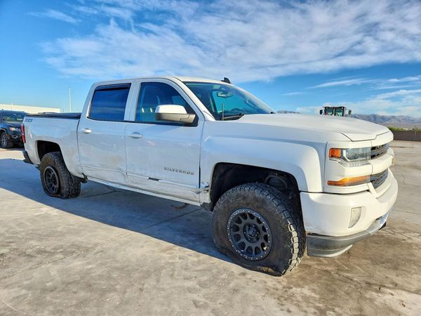 2018 CHEVROLET SILVERADO LT — Passenger 3/4