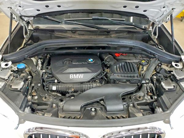 2018 BMW X1 sDrive28i — Engine bay