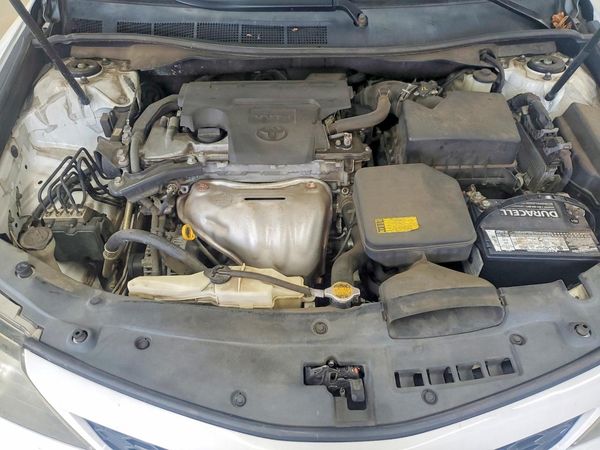 2012 TOYOTA CAMRY — Engine bay