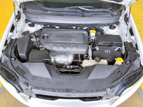 2020 JEEP CHEROKEE — Engine bay