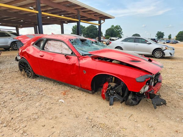 2016 DODGE CHALLENGER SRT HELLCAT — Passenger 3/4