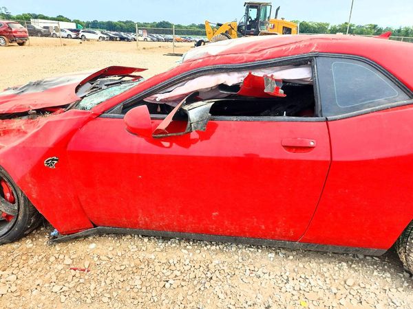 2016 DODGE CHALLENGER SRT HELLCAT — DENT