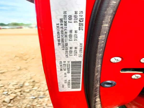 2016 DODGE CHALLENGER SRT HELLCAT — VINS
